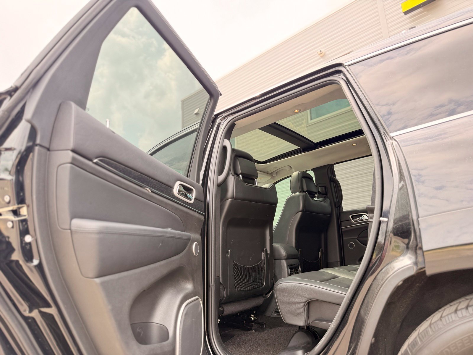 Used 2018 Jeep Grand Cherokee Summit w/ Platinum Series Group AWD/4WD image 36