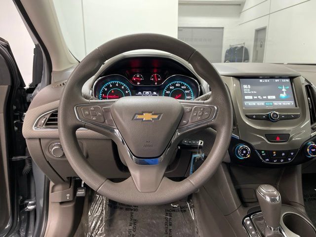 Used 2018 Chevrolet Cruze LT FWD image 15
