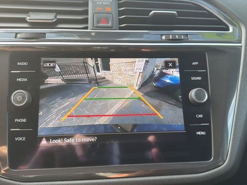 Used 2022 Volkswagen Tiguan SE image 33