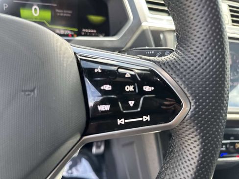 Certified 2023 Volkswagen Tiguan SE R-Line FWD image 31