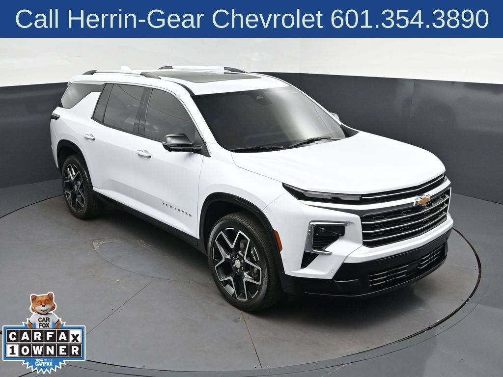 Used 2026 Chevrolet Traverse High Country FWD image 1
