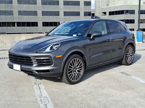 Used 2023 Porsche Cayenne S image 1