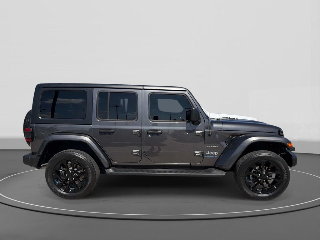 Used 2023 Jeep Wrangler Unlimited Sahara AWD/4WD image 5