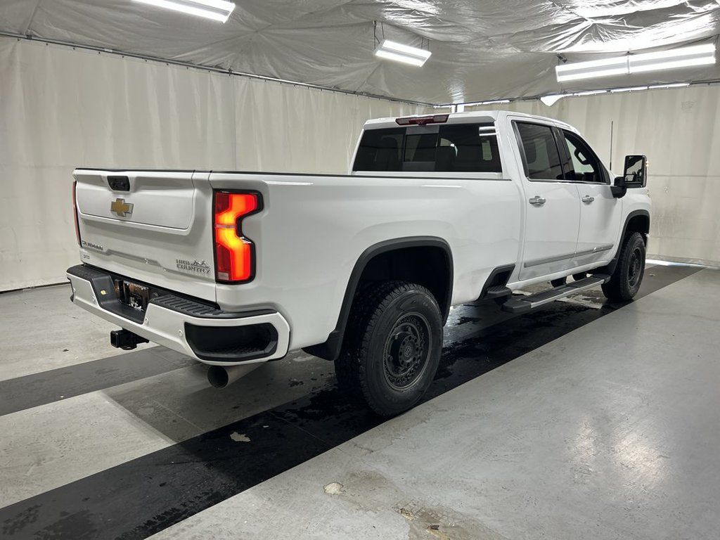 Used 2024 Chevrolet Silverado 3500 High Country w/ High Country Premium Package AWD/4WD image 2