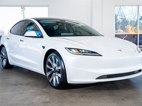 Used 2025 Tesla Model 3 Long Range image 4