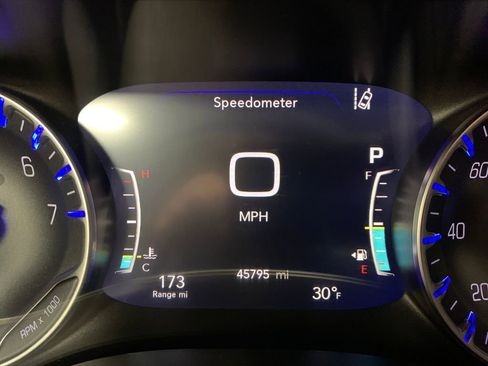 Used 2025 Chrysler Pacifica Limited image 32