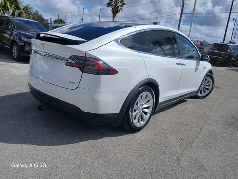 Used 2016 Tesla Model X 75D image 4