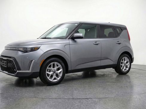 Used 2025 Kia Soul LX w/ LX Technology Package image 3
