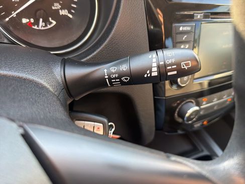 Used 2020 Nissan Rogue S image 29