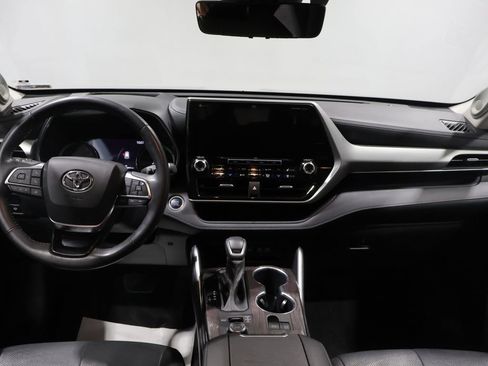 Used 2020 Toyota Highlander Platinum AWD/4WD image 16