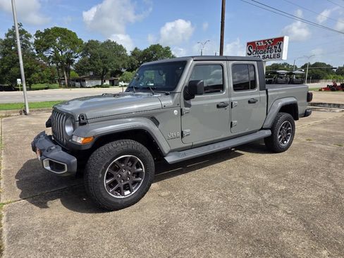 Used 2022 Jeep Gladiator Overland w/ Popular Equipment Package AWD/4WD image 1