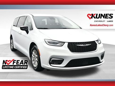 Used 2024 Chrysler Pacifica Touring-L FWD image 1