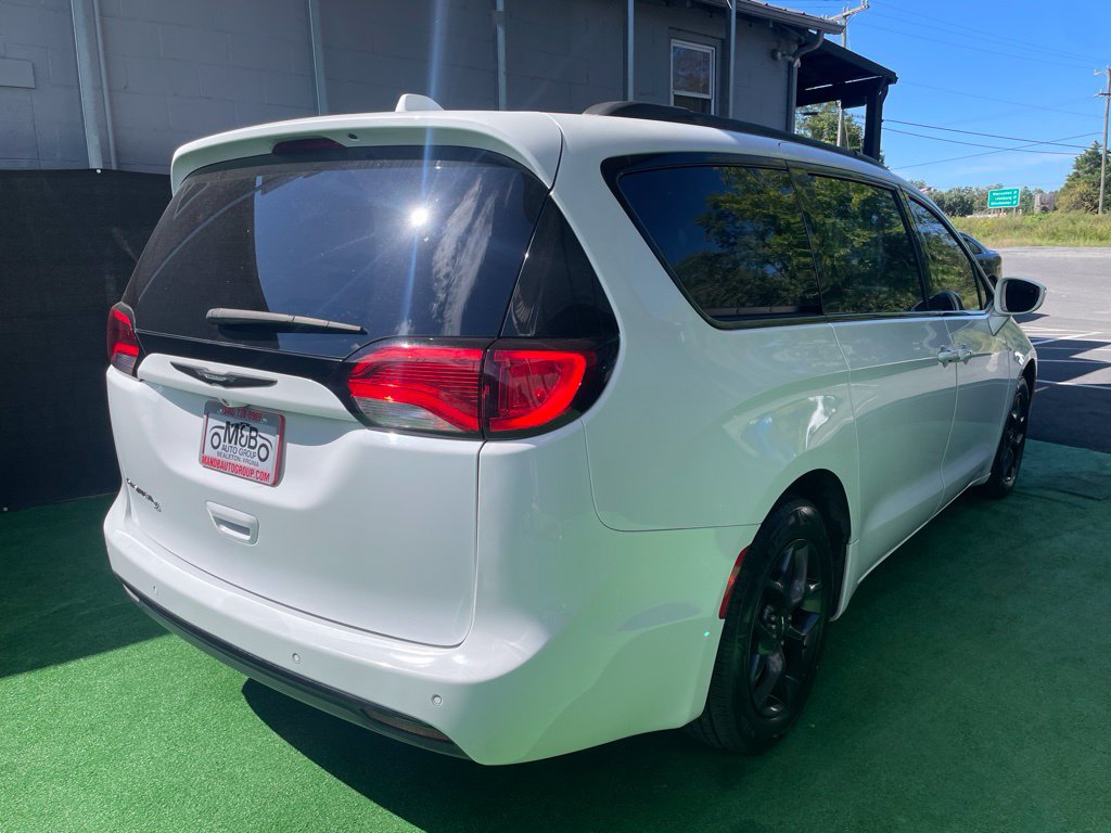 Used 2019 Chrysler Pacifica Touring-L Plus w/ S Appearance Package FWD image 3