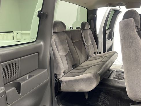 Used 2006 GMC Sierra 2500 W/T w/ Heavy-Duty Power Package AWD/4WD image 12