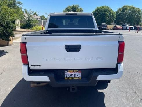 Certified 2024 Toyota Tacoma TRD Off-Road AWD/4WD image 5