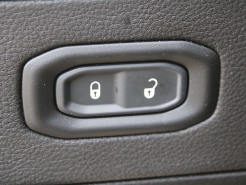 Used 2023 Jeep Wrangler Unlimited Sahara AWD/4WD image 20