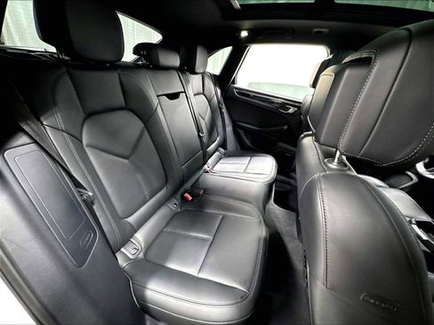 Used 2026 Porsche Macan AWD/4WD image 31