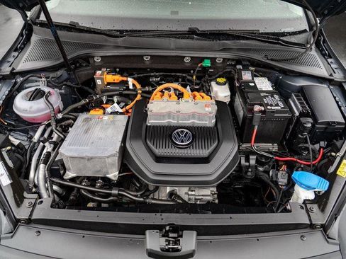 Used 2016 Volkswagen e-Golf SEL Premium image 30