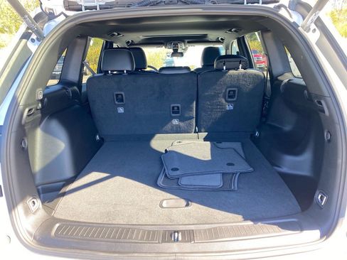 New 2025 Jeep Grand Cherokee 4WD image 15