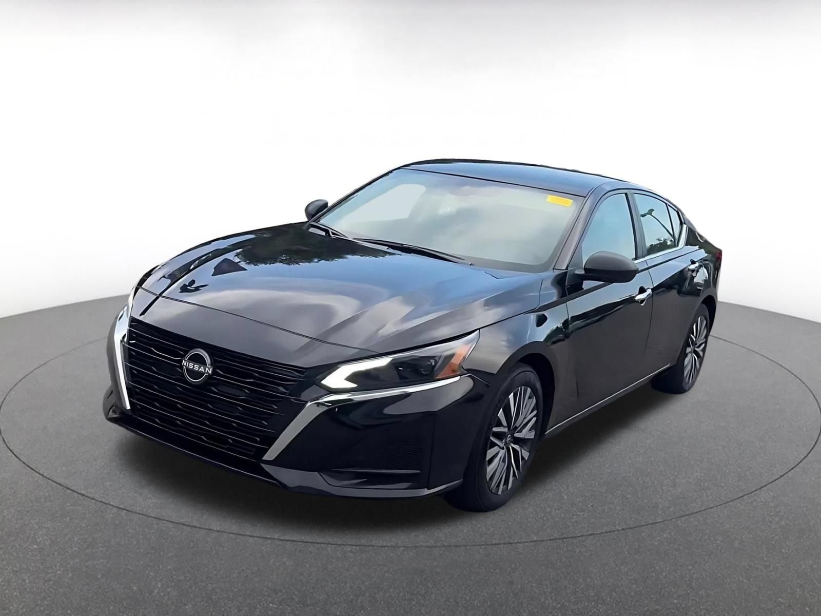 Used 2025 Nissan Altima 2.5 SV FWD image 4