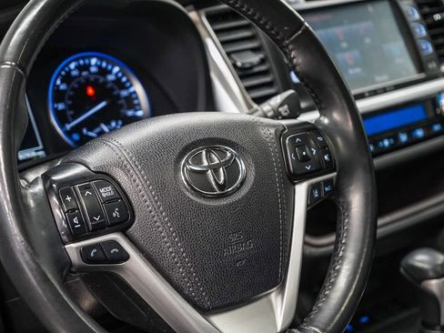 Used 2019 Toyota Highlander XLE image 21