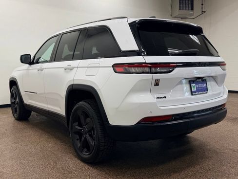 Used 2023 Jeep Grand Cherokee Altitude AWD/4WD image 3