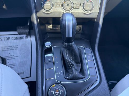 Used 2021 Volkswagen Tiguan SE w/ Panoramic Sunroof Package image 25