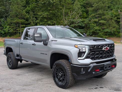 Used 2025 Chevrolet Silverado 2500 ZR2 w/ LPO, Dark Essentials Package AWD/4WD image 11