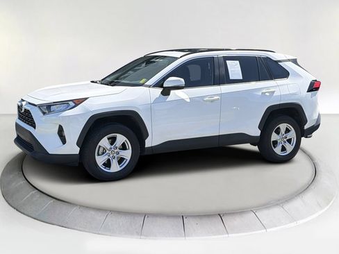 Used 2021 Toyota RAV4 XLE w/ Convenience Package FWD image 1