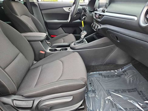Used 2024 Kia Forte LXS w/ LXS Technology Package image 21