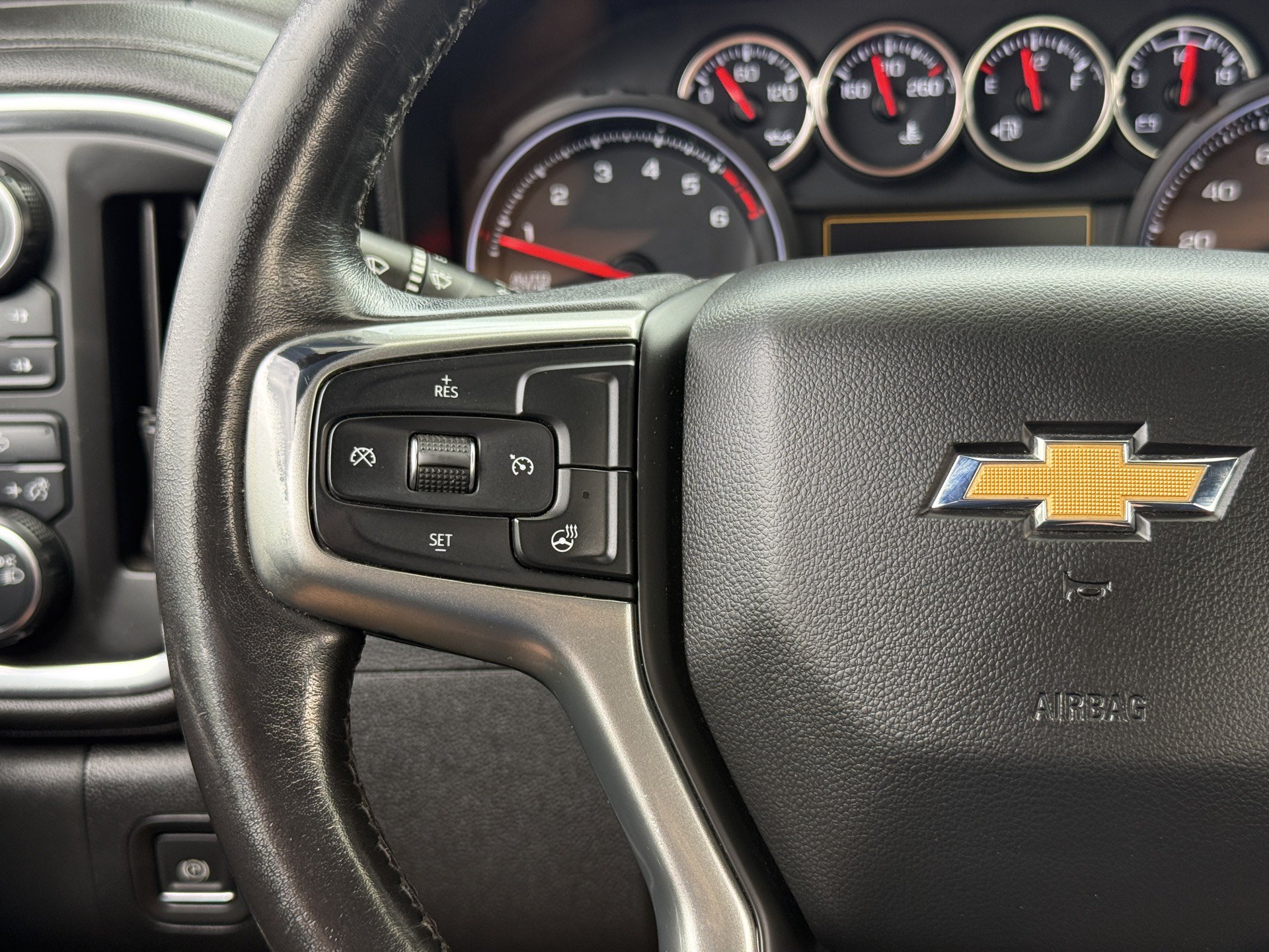 Used 2021 Chevrolet Silverado 1500 LT w/ Z71 Off-Road Package AWD/4WD image 18