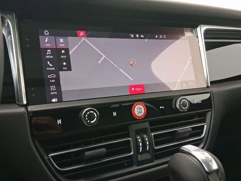 New 2026 Porsche Macan image 26