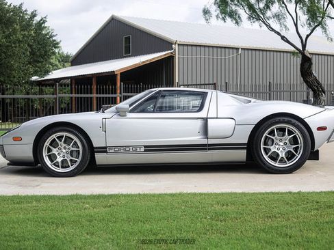 Used 2005 Ford GT RWD image 3