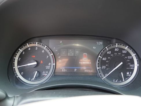 Used 2021 Toyota Highlander XLE AWD/4WD image 37