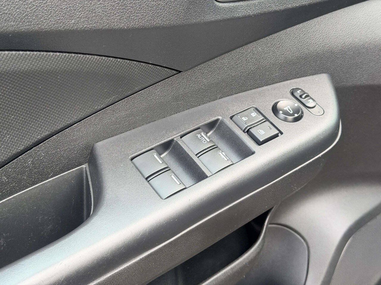 Used 2014 Honda CR-V LX image 17