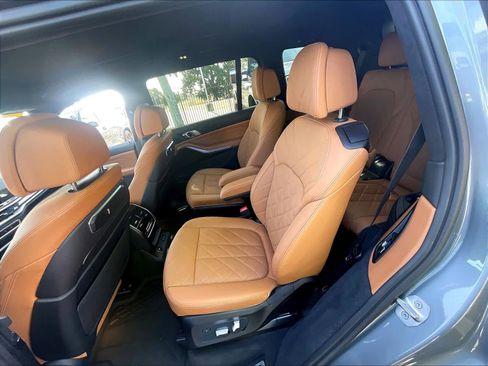 Used 2023 BMW X7 xDrive40i w/ M Sport Package AWD/4WD image 26