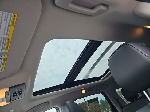 Used 2025 Nissan Pathfinder SL w/ SL Premium Package image 35