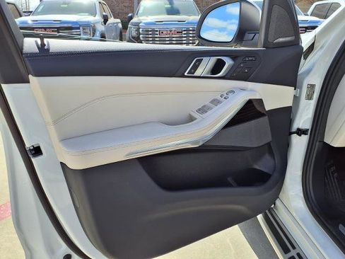 Used 2025 BMW X7 xDrive40i image 21