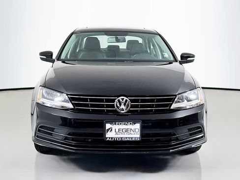 Used 2018 Volkswagen Jetta SE FWD image 2
