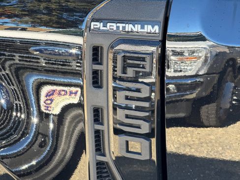 New 2026 Ford F250 Platinum w/ FX4 Off-Road Package image 32