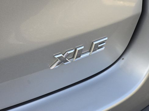 Used 2016 Toyota Highlander XLE image 19