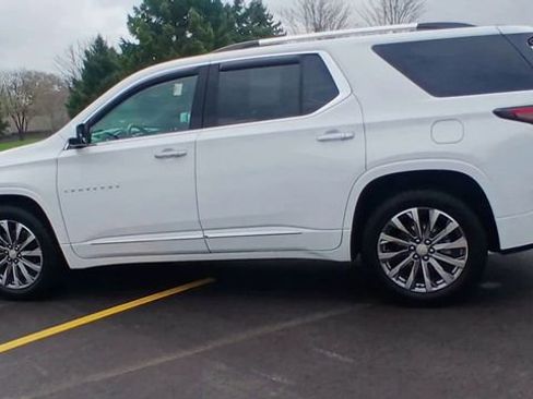 Used 2023 Chevrolet Traverse Premier AWD/4WD image 8