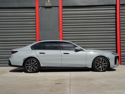 Used 2023 BMW 760i xDrive AWD/4WD image 4