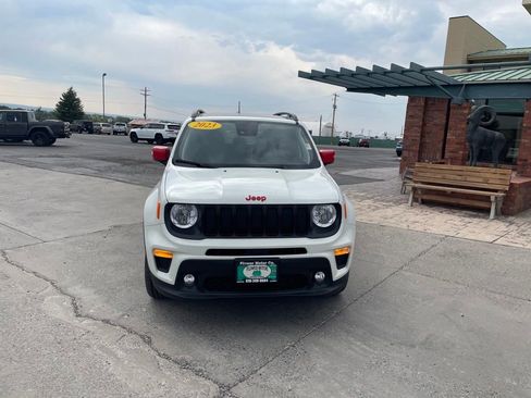 Certified 2023 Jeep Renegade Latitude w/ Sun/Sound Group AWD/4WD image 3