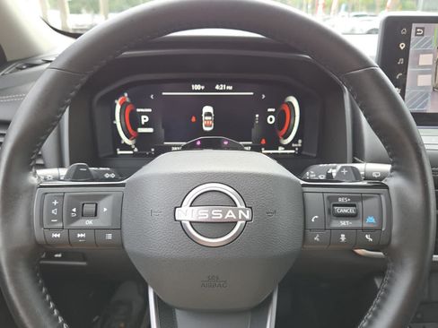 Used 2025 Nissan Rogue SL w/ Tech Package FWD image 11
