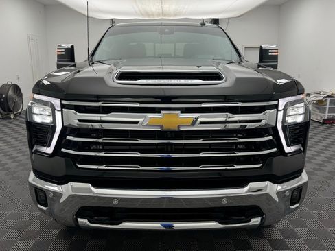 Used 2026 Chevrolet Silverado 3500 LTZ w/ LTZ Premium Package AWD/4WD image 14