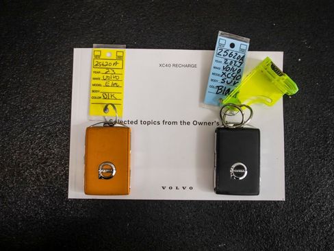 Used 2023 Volvo XC40 Recharge Ultimate image 47