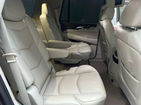 Used 2016 Cadillac Escalade Luxury image 27