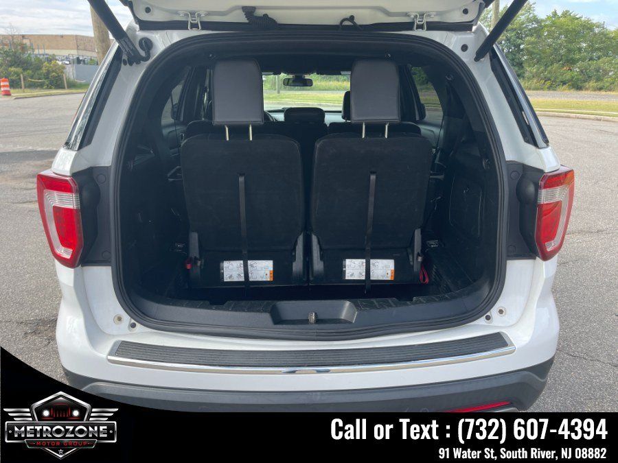 Used 2018 Ford Explorer XLT w/ Equipment Group 202A AWD/4WD image 18