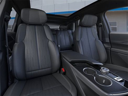 Used 2026 Cadillac Lyriq Luxury image 16